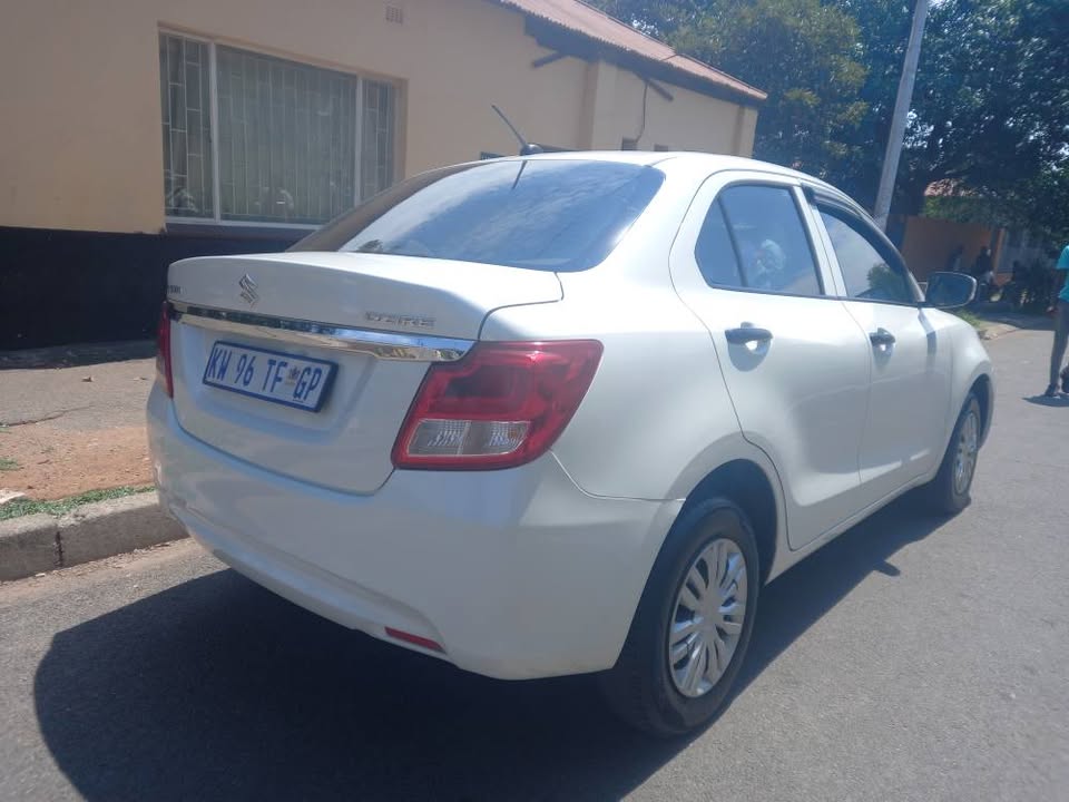 2022 Sezuki Dzire 1.2 Petrol, Manual, White Color, Mileage