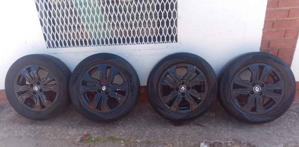 RENAULT KIGER RIMS AND TYRES - Private Seller RENAULT KIGER RIMS AND TYRES - Private Seller
