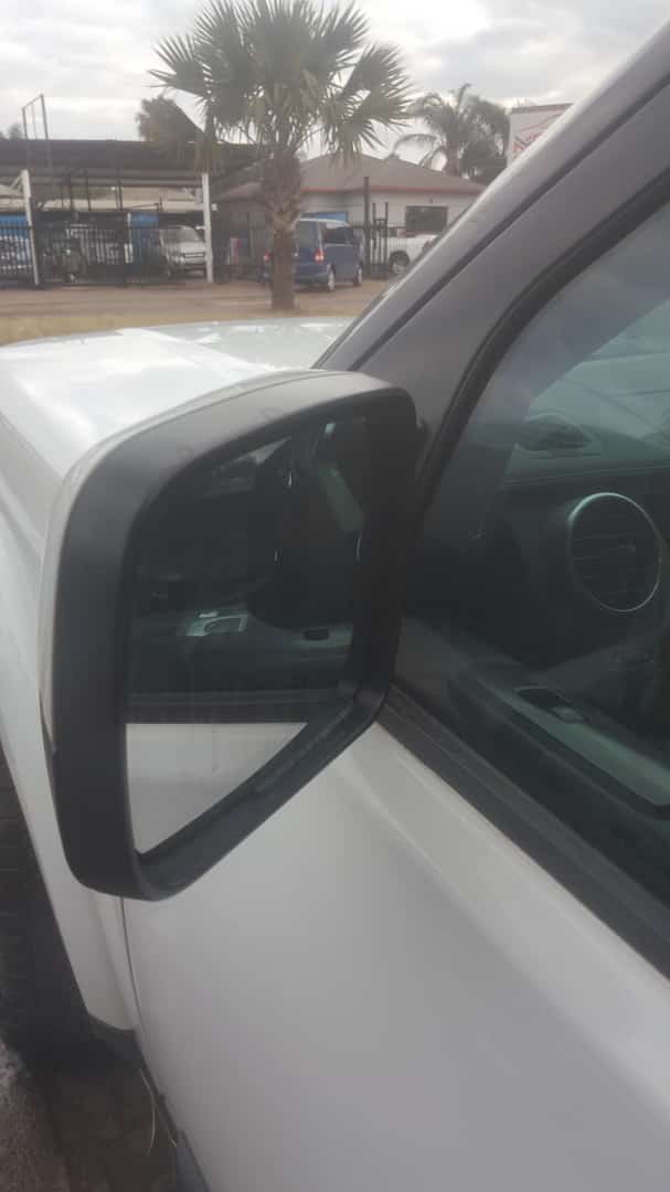 2013 Discovery 4 3.0 SDV6 SE Mirror - White in colour