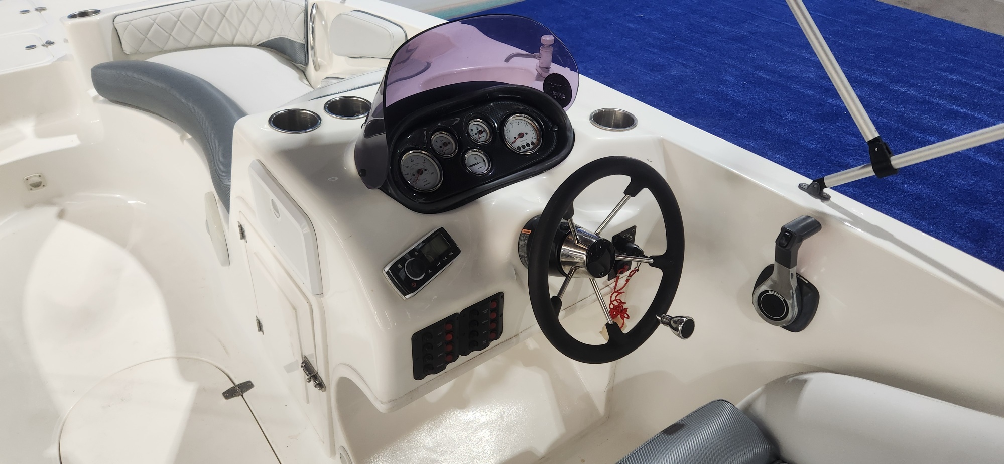 PAZZAZ 20 FT ON TRAILER 200 HP SUZUKI 4 STROKE 2015 MODEL