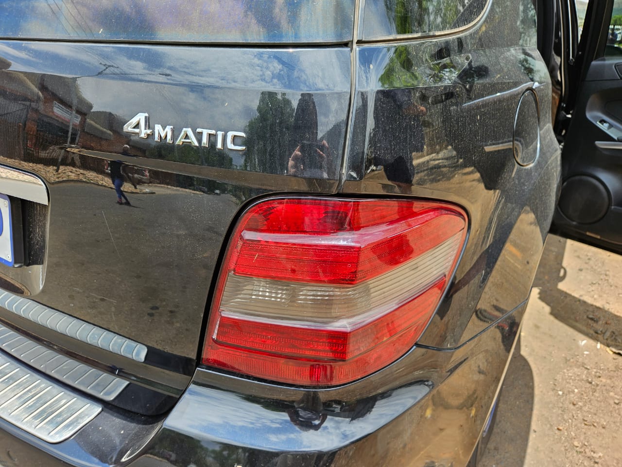 Mercedes Benz ML320 tail lights none LED for sale - Private Seller Mercedes Benz ML320 tail lights none LED for sale - Private Seller