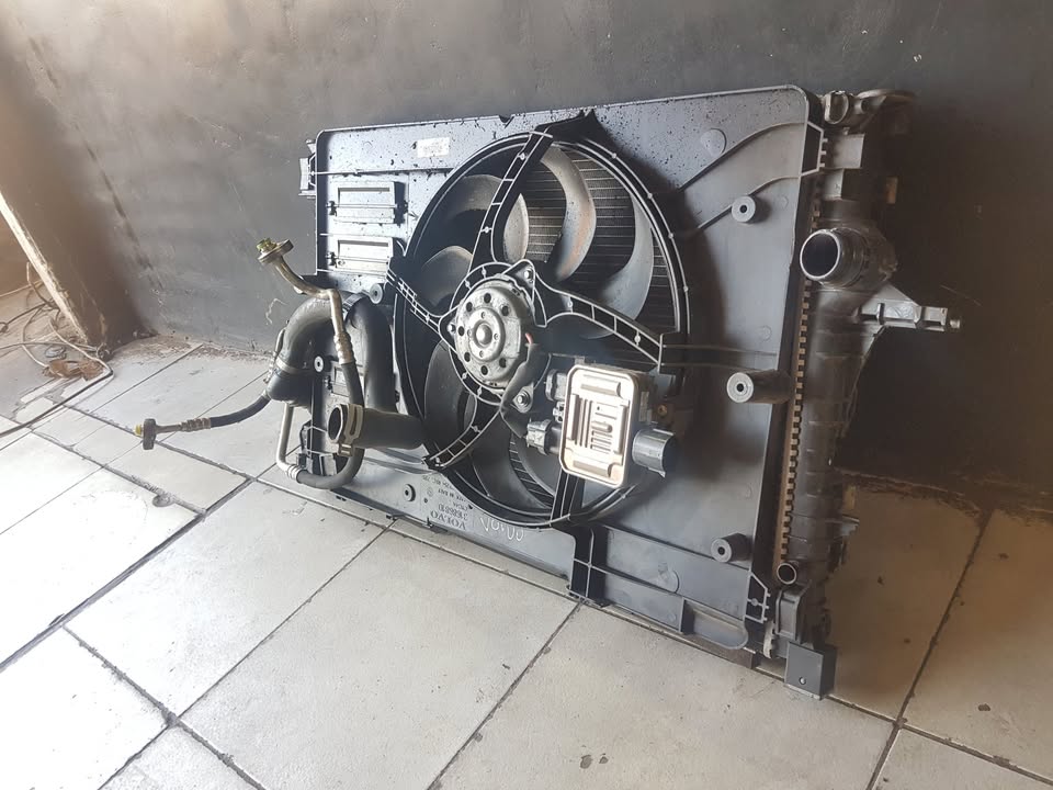 Volvo V40 D4 Radiator Pack!! - Private Seller Volvo V40 D4 Radiator Pack!! - Private Seller
