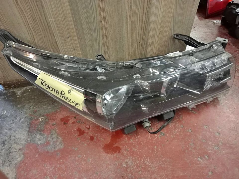 TOYOTA PRESTIGE HEADLIGHT - Private Seller TOYOTA PRESTIGE HEADLIGHT - Private Seller