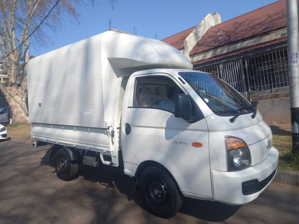 2017 Hyundai H100 Bakkie 2.6 Diesel, Manuel, White, 79000KMS, With Canopy.