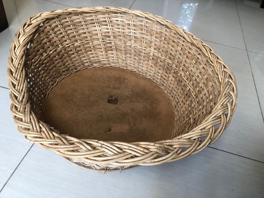 Medium Cane Pet basket for cat or dog or puppies - ideal for the Winter cold!