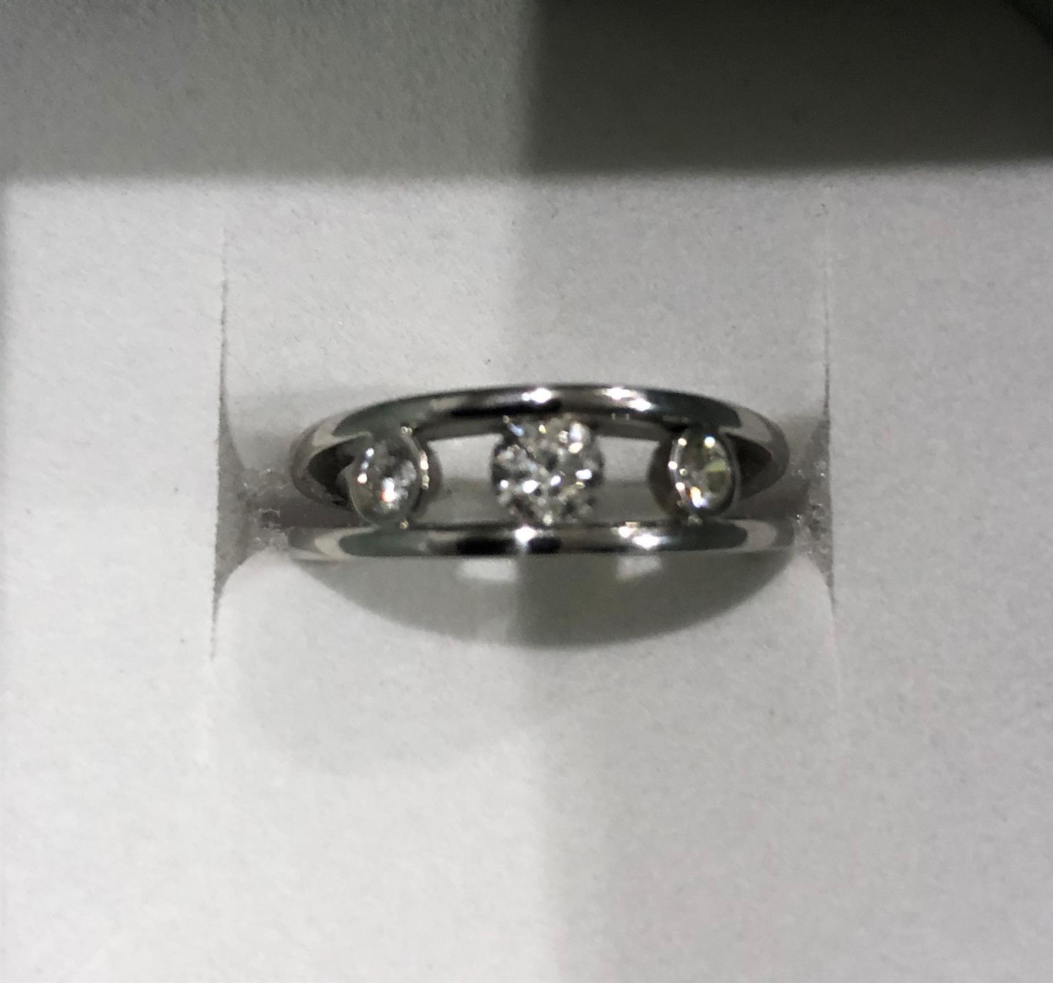 New 46ct White Gold VS2 Wedding  Engagement  Ring  Valued 