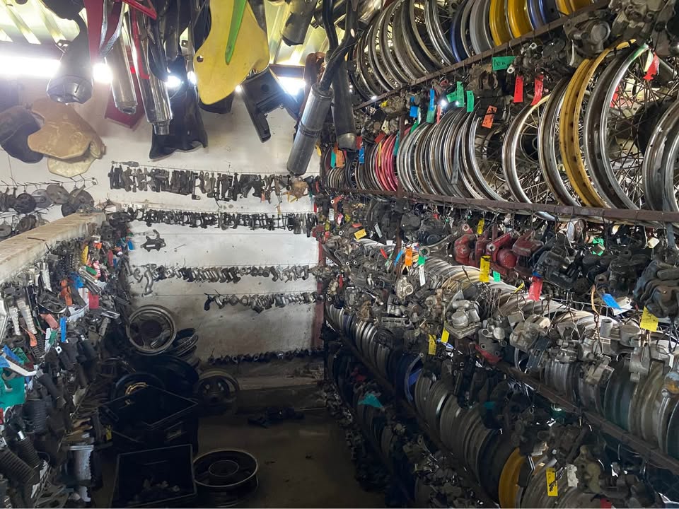 BMW F 650 mono shock. Meyerton bike scrapyard new and secondhand spares and accessories. - Private Seller