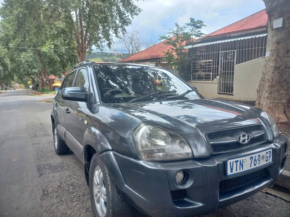 2009 HYUNDAI TUCSON 2.0 V6 Petrol,  Automatic. Call Inno . Grey Color, Mileage 150000kms, 2009 HYUNDAI TUCSON 2.0 V6 Petrol,  Automatic. Call Inno . Grey Color, Mileage 150000kms,