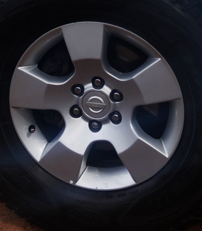 2012 Nissan Navara original OEM rims - Private Seller