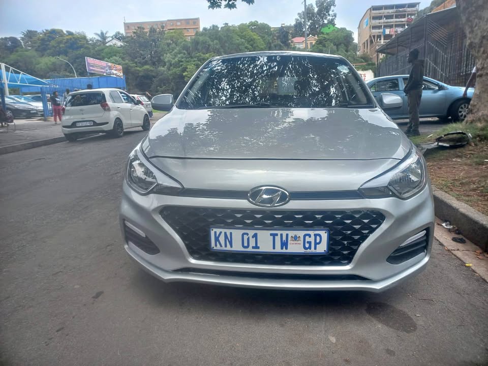 2020 Hyundai i20 Motion 1.4 petrol, Manual Transmission, Silver Color, mileage 69000kms