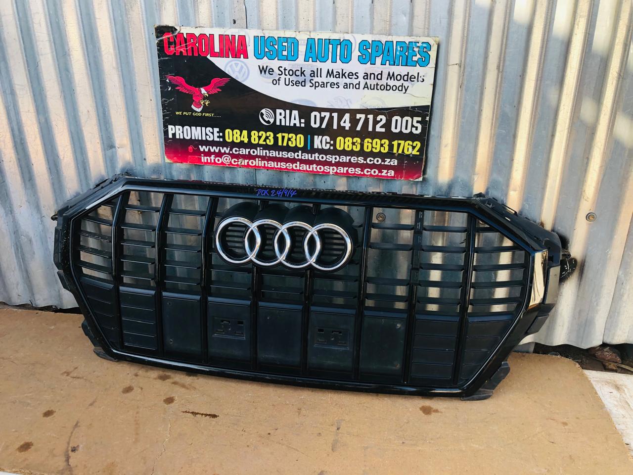 Audi Q3 black radiator grill with Badge - Private Seller Audi Q3 black radiator grill with Badge - Private Seller