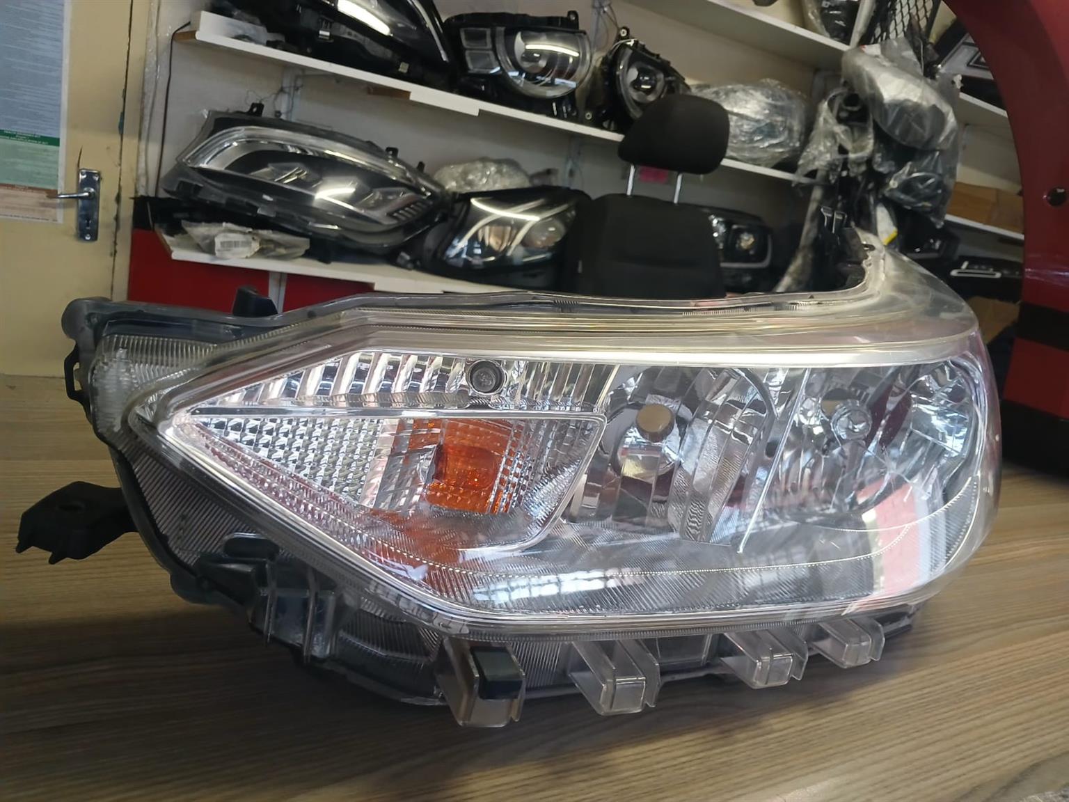 2019 (YARIS) TOYOTA YARIS LEFT HEADLIGHT IN IMMACULATE CONDITION - Private Seller 2019 (YARIS) TOYOTA YARIS LEFT HEADLIGHT IN IMMACULATE CONDITION - Private Seller