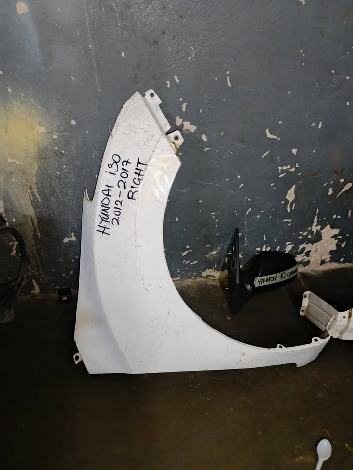 Hyundai i Right fender - Private Seller