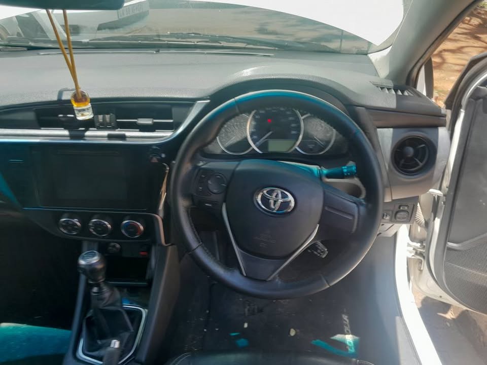 2017 TOYOTA COROLLA PRESTIGE 1.6 SEDAN MANUAL