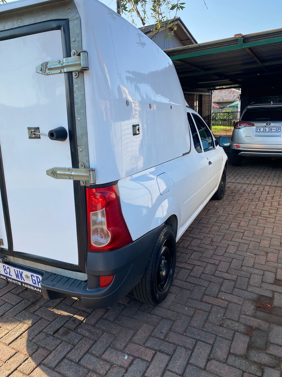 2021 Nissan np200 1.6i Canopy with fridge