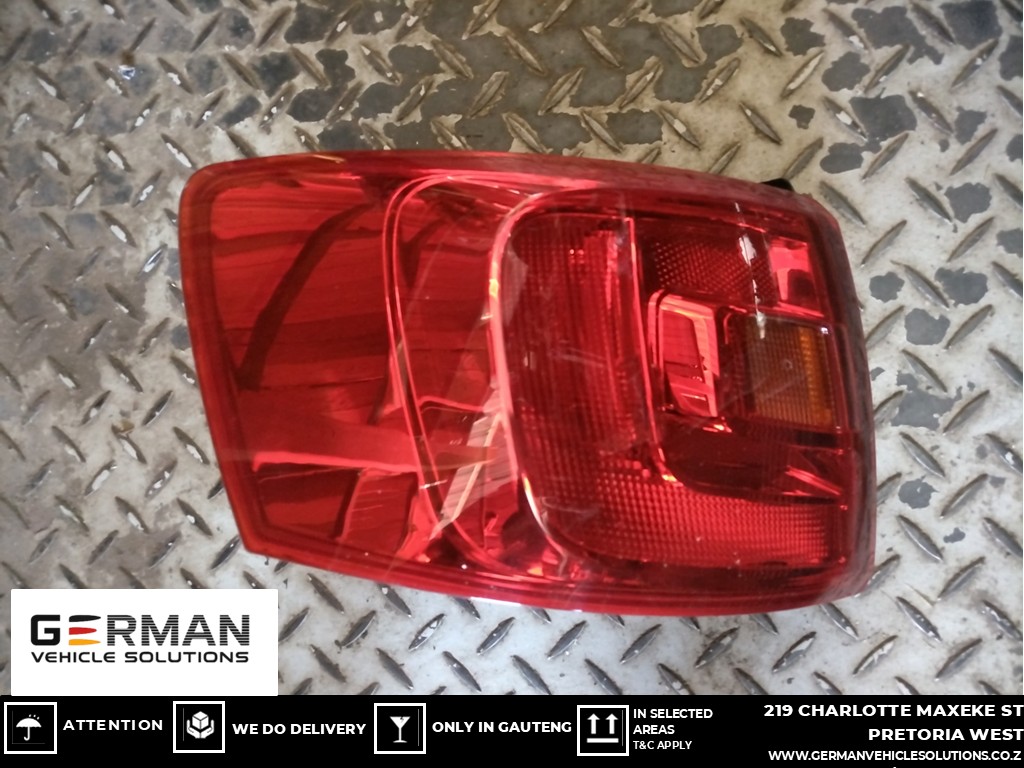 Volkswagen Jetta 6 tail light brand new – fits 2011 to 2015 - Private Seller