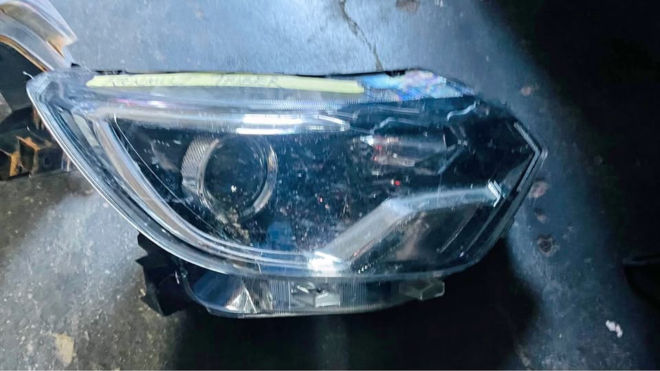 Renault Triber headlight - Private Seller Renault Triber headlight - Private Seller