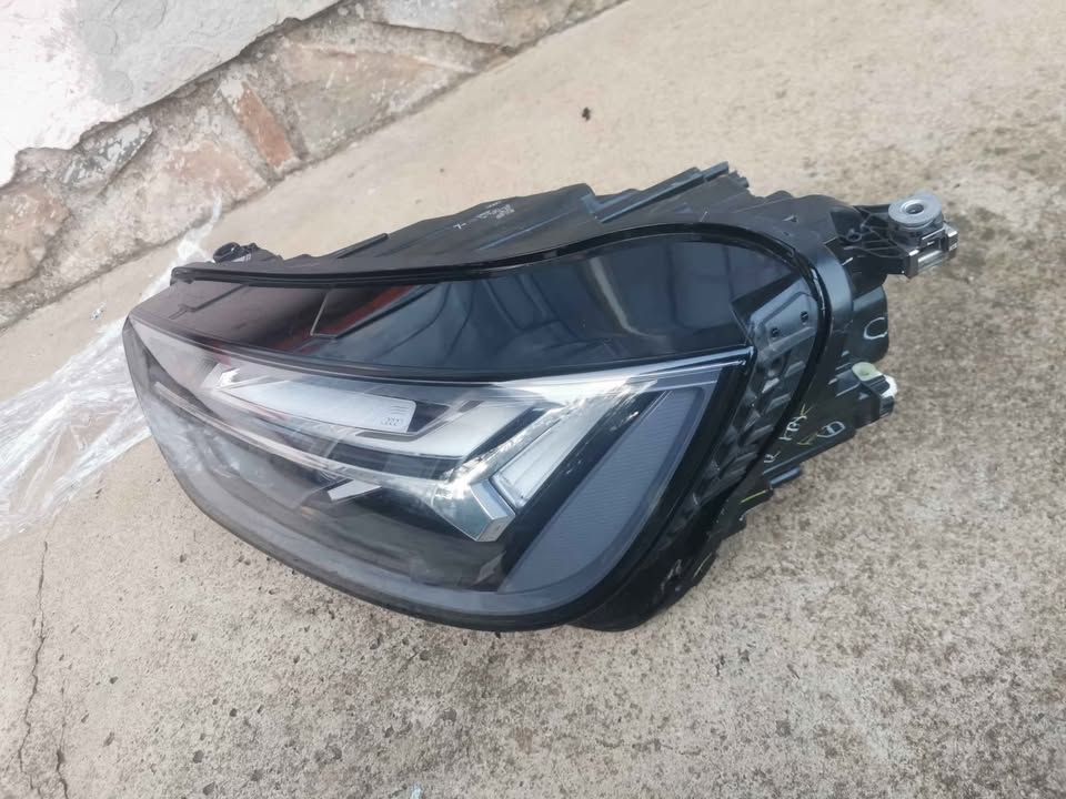 Audi Q5 2024 left headlight - Private Seller Audi Q5 2024 left headlight - Private Seller