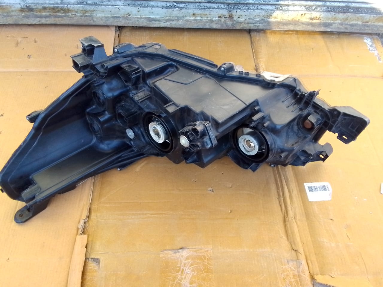(2021-2023) TOYOTA HILUX GD6 RHS NORMAL HEADGLIHT FOR SALE - Private Seller (2021-2023) TOYOTA HILUX GD6 RHS NORMAL HEADGLIHT FOR SALE - Private Seller