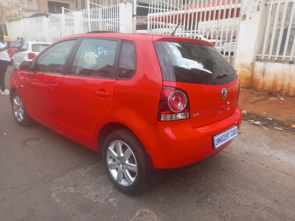 2012 VW POLO VIVO 1.4 TRENDLINE PETROL, RED COLOUR, MILEAGE . HAS SUNROOF.