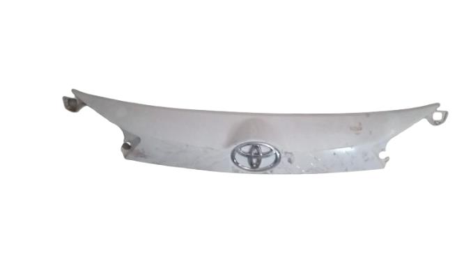 TOYOTA RAV4 TAILGATE BOOTLID TRIM MOULDING (2013-2015) - Private Seller TOYOTA RAV4 TAILGATE BOOTLID TRIM MOULDING (2013-2015) - Private Seller