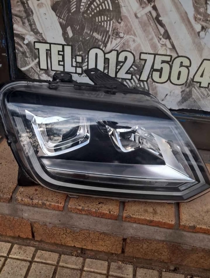 VW AMAROK XENON HEADLIGHT - Private Seller VW AMAROK XENON HEADLIGHT - Private Seller