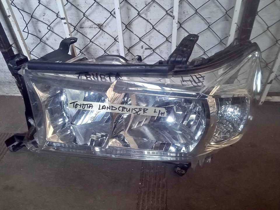 Toyota land cruiser Left headlight