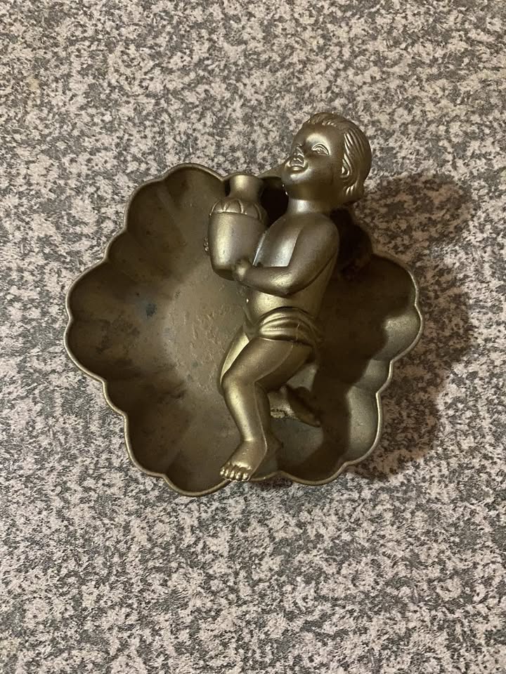 Vintage plastic cherub soap dish