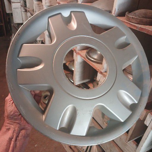 Tata bakkie, wheel cap - Private Seller Tata bakkie, wheel cap - Private Seller