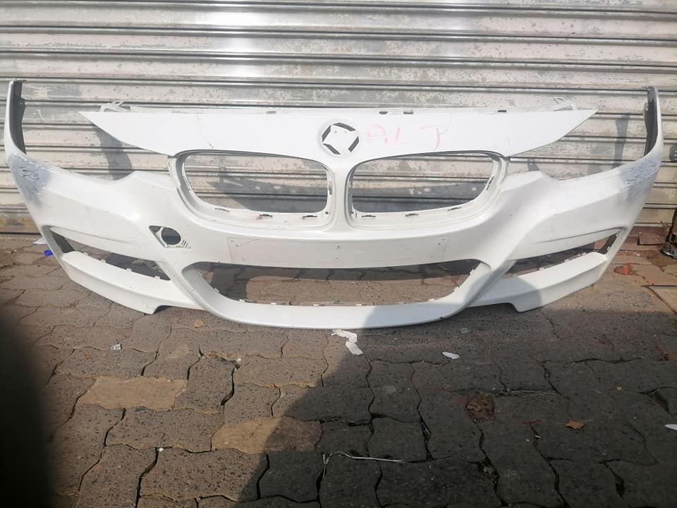 BMW 3-Series F30 white bumper DM or contact number in the description for assistance. - Private Seller BMW 3-Series F30 white bumper DM or contact number in the description for assistance. - Private Seller