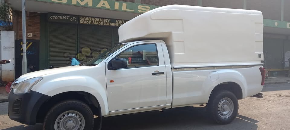 2018 ISUZU KB250 DIESEL, MANUAL TRANSMISSION, SINGLE CAB WITH CANOPY