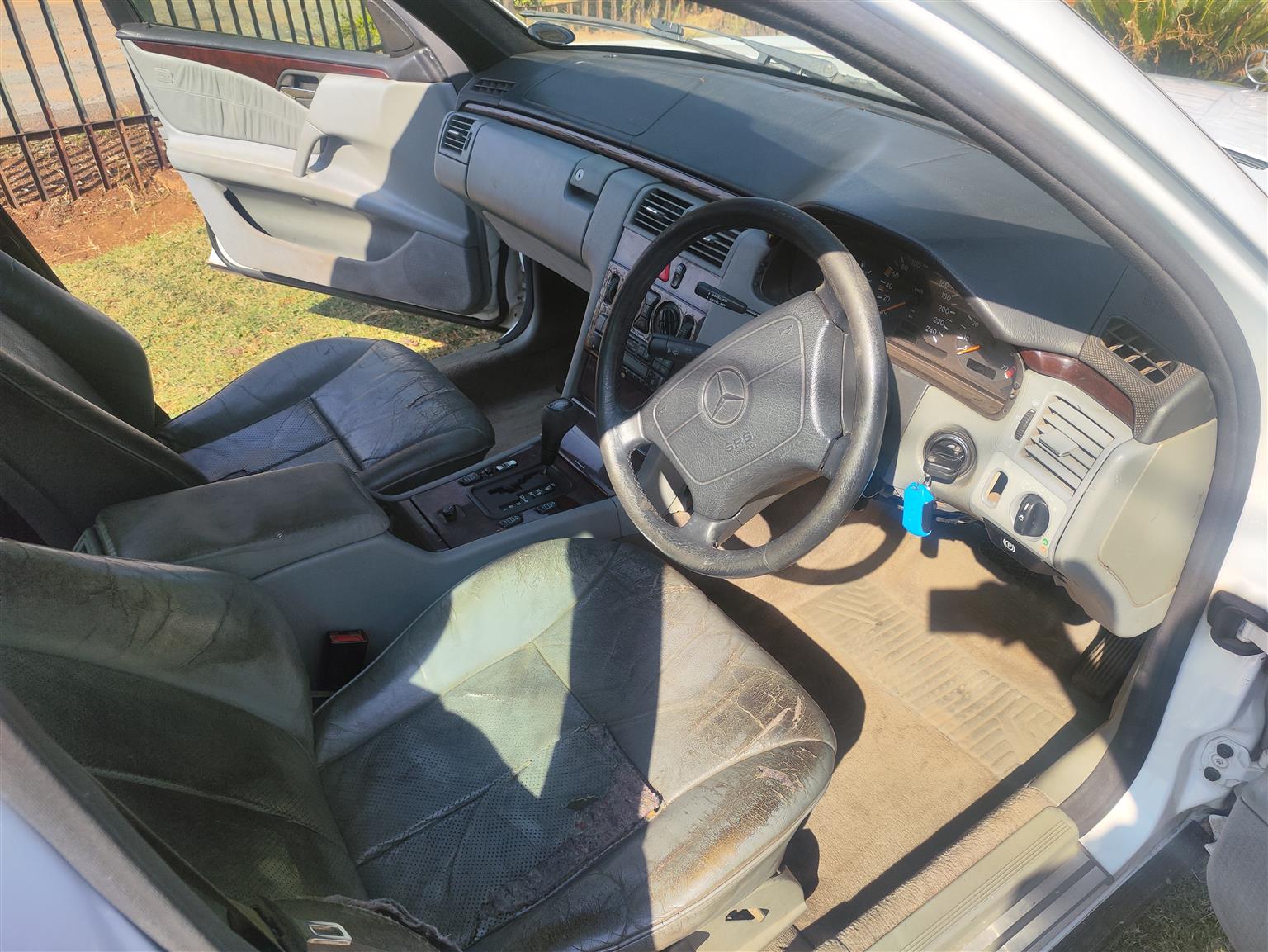 Mercedes Benz E230 W210