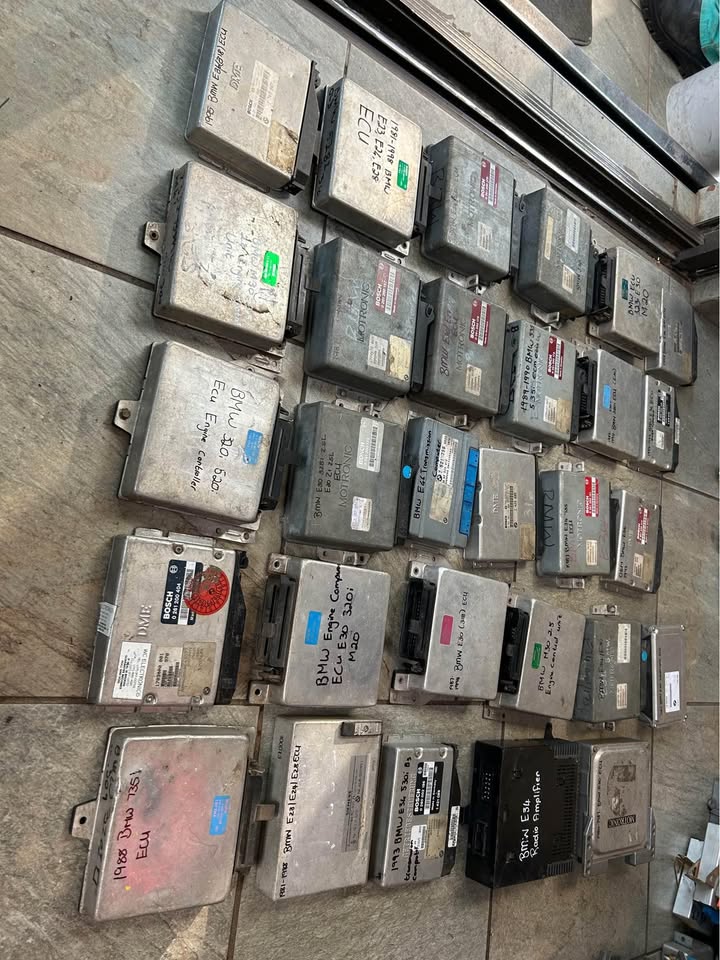 1981-99 BMW Ecu Boxes Available @Circle 7 Used Parts Call or WhatsApp Carl - Private Seller