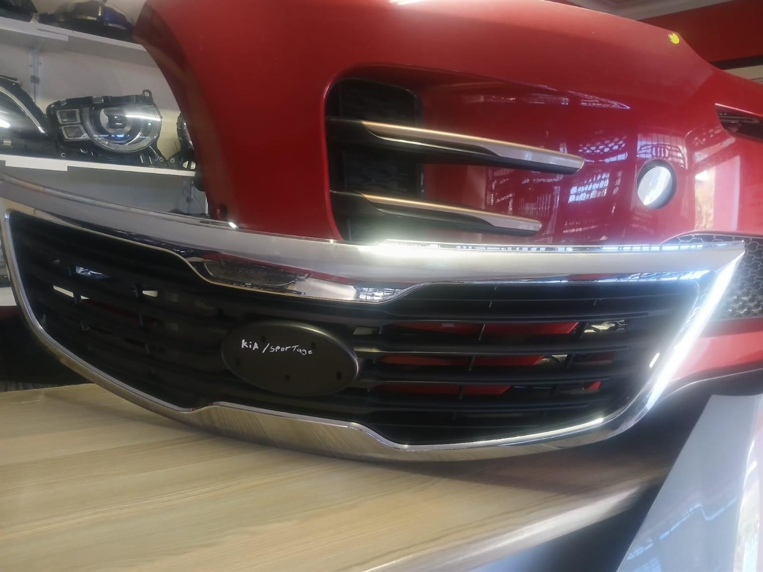 2015 KIA SPORTAGE MAIN GRILL IN PRESTINE CONDITION FOR SALE - Private Seller