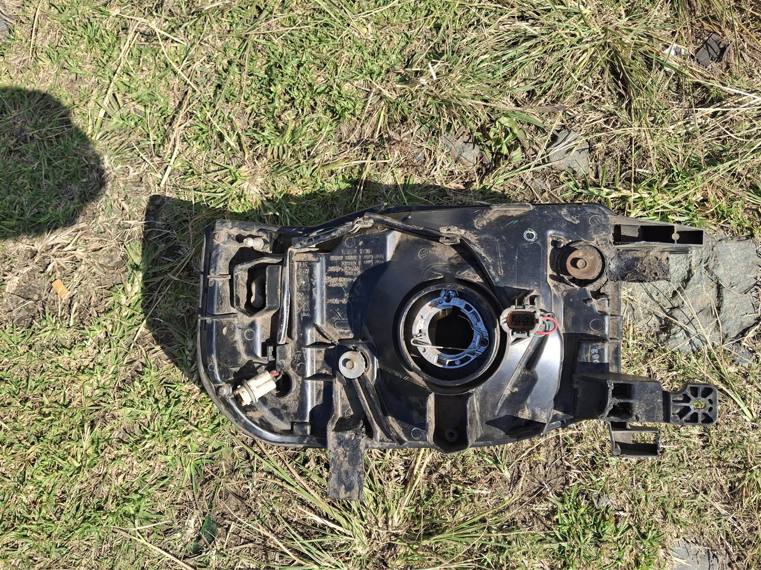Selling Nissan NP300 headlight - Private Seller Selling Nissan NP300 headlight - Private Seller