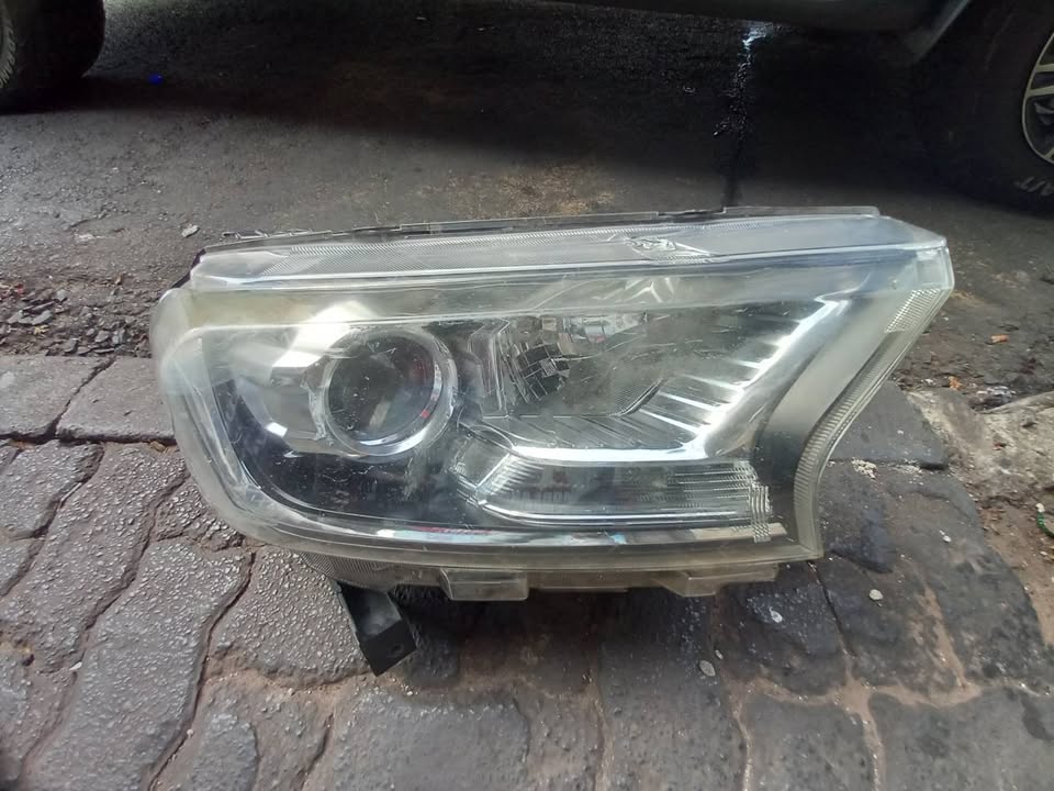 2016 - 2019 Ford Ranger Headlight Right Hand Side T8 - Private Seller 2016 - 2019 Ford Ranger Headlight Right Hand Side T8 - Private Seller