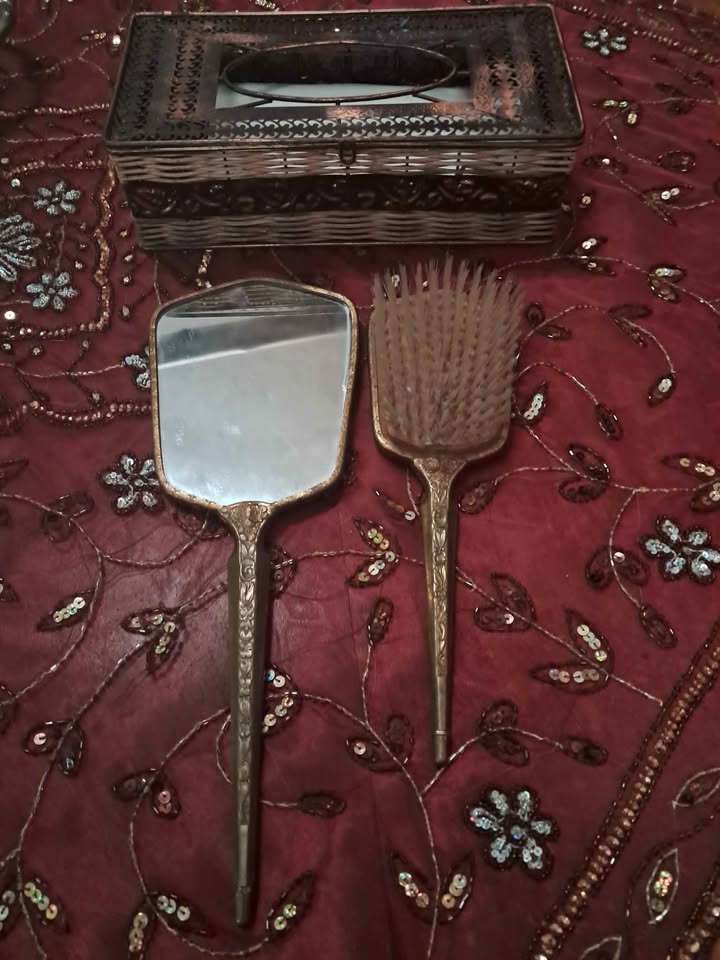 Antike handspiel en borsel te koop
