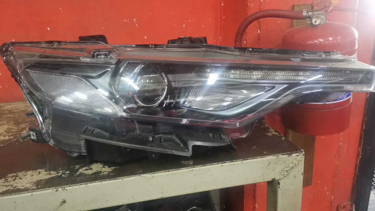 Maserati Levante 2017 Headlight none AFS