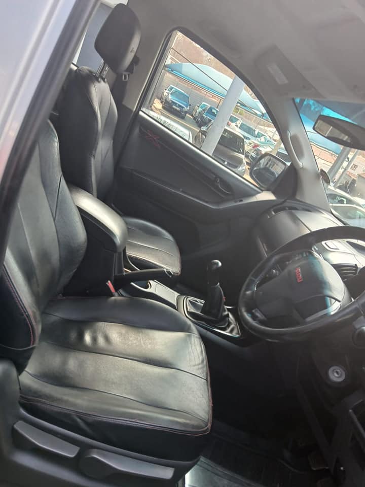 2017 ISUZU KB250 X-RIDER DOUBLE CAB 4X2 (DIESEL) MANUAL