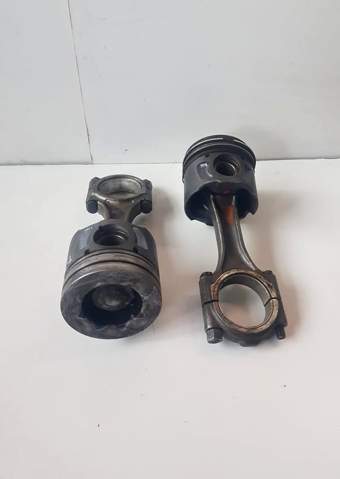 2.0L Diesel Ford Focus Piston & Conrod - Private Seller 2.0L Diesel Ford Focus Piston & Conrod - Private Seller