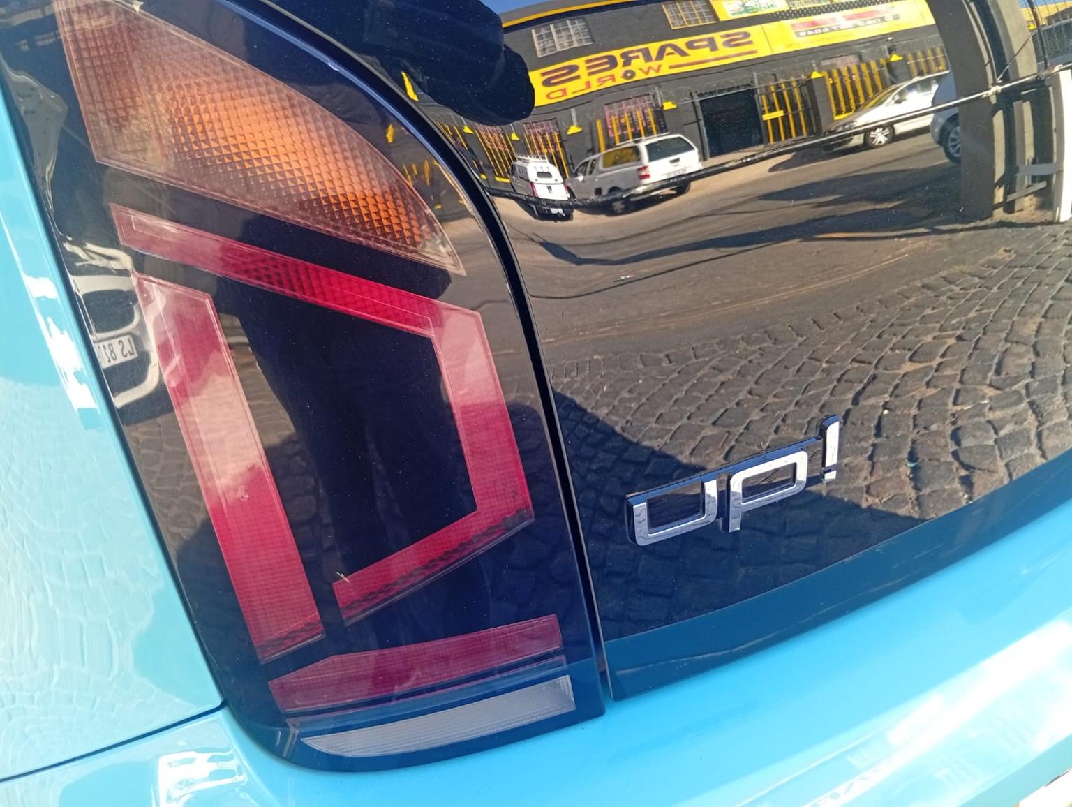 2020 Volkswagen up! Move up! 5-Door 1.0 Hatch 4,6 /100km Manual 114,000km Cloth