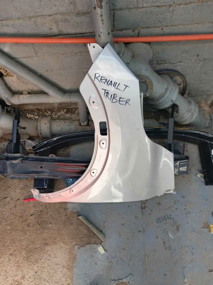 RENAULT TRIBER LEFT FENDER - Private Seller RENAULT TRIBER LEFT FENDER - Private Seller