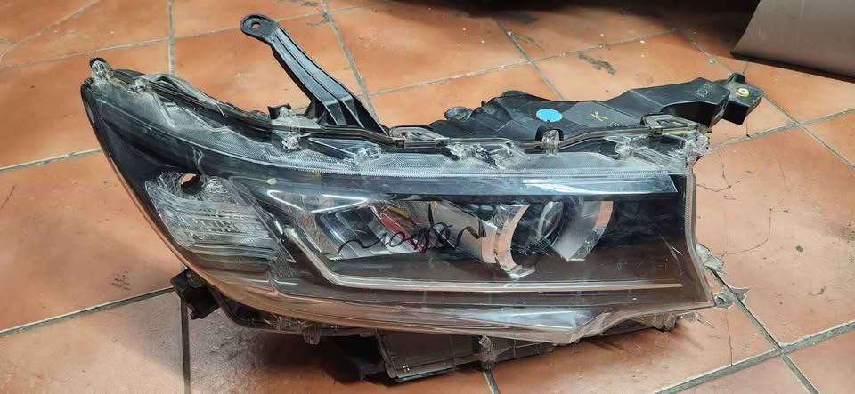 Toyota Prado right side headlight for sale - Private Seller Toyota Prado right side headlight for sale - Private Seller