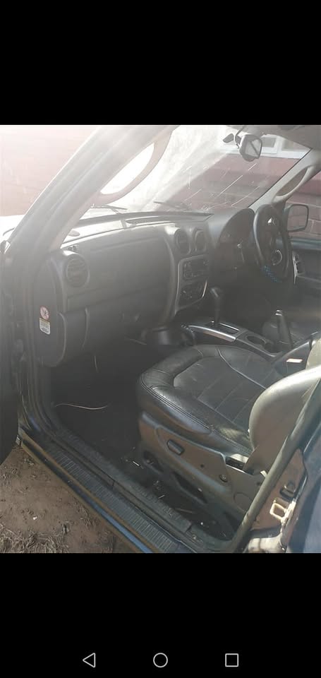 2.8 Jeep cherokee leather Seats for sale - Private Seller 2.8 Jeep cherokee leather Seats for sale - Private Seller