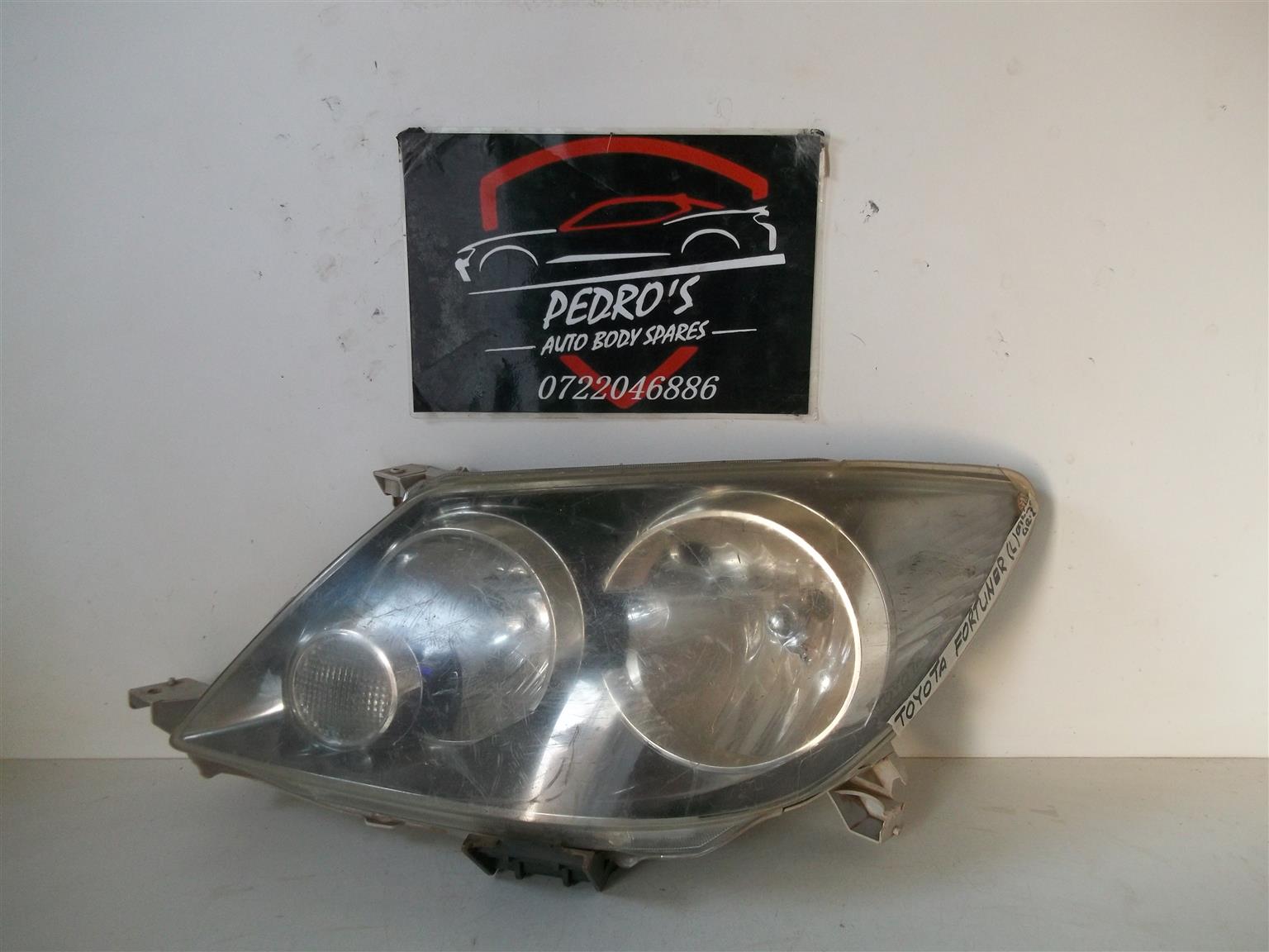 Toyota Fortuner '06-'09 left headlight - Private Seller Toyota Fortuner '06-'09 left headlight - Private Seller