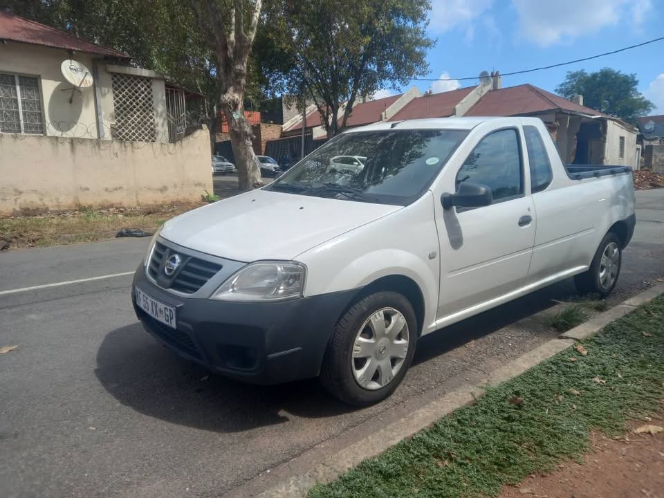 2014 Nissan Np200 1.6 Manual petrol White Has Aircon.