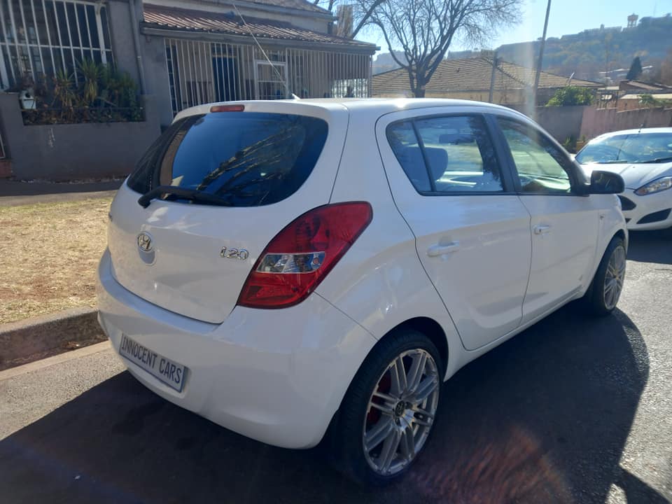 2013  HYUNDAI i20 1.6 ENGINE PETROL, MANUAL, WHITE COLOR, MILEAGE 79000KMS