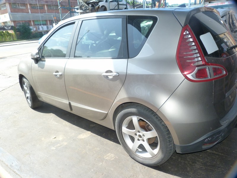 Renault Scenic III 1.9dCi Dynamique Manual Gold - 2010 STRIPPING FOR SPARES - Private Seller