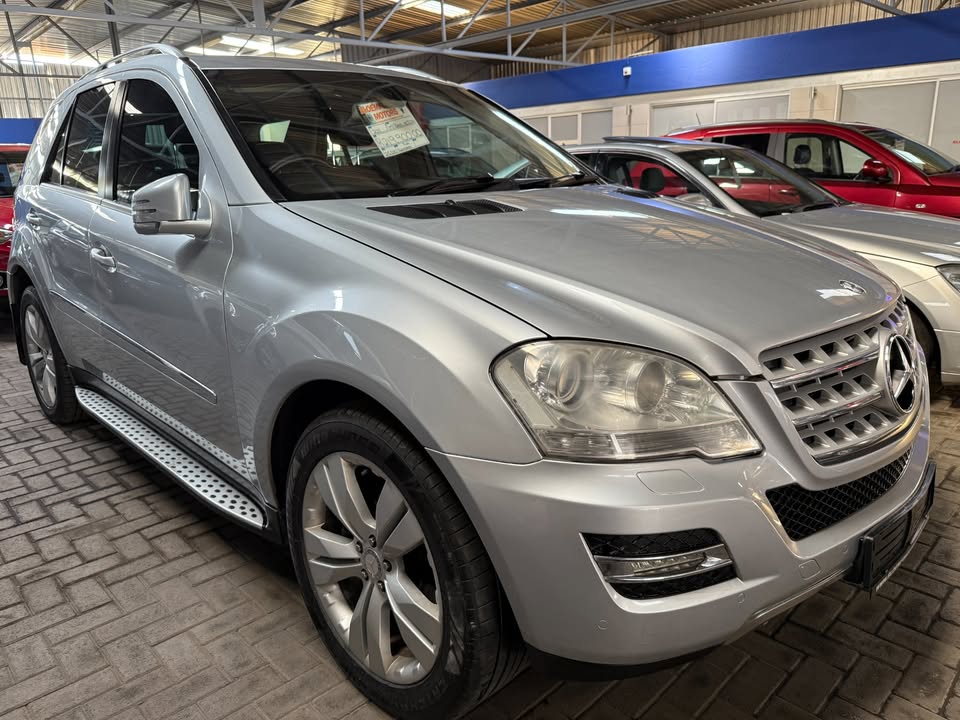 2011 Mercedes-Benz ML350 CDI Automatic- well maintained