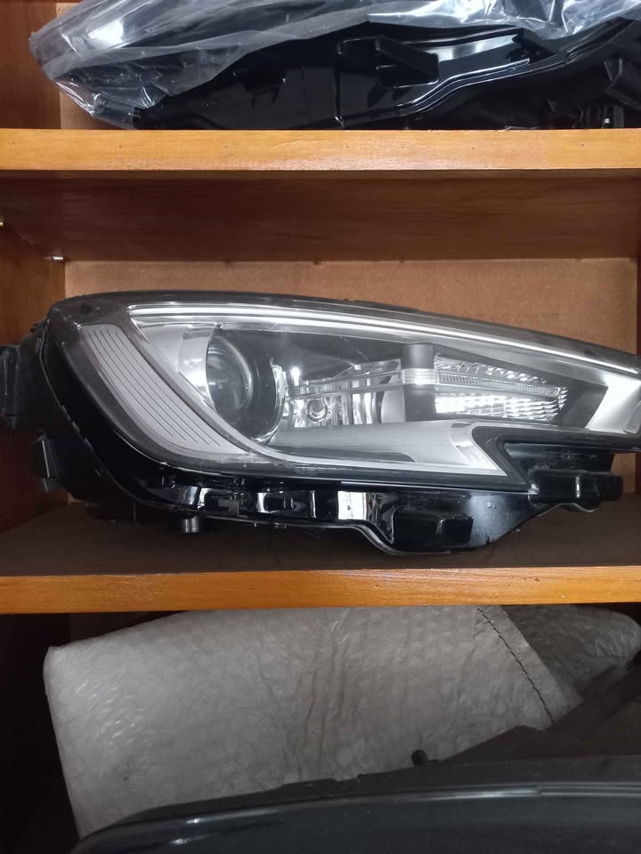 Audi A3 2018 headlight right side - Private Seller Audi A3 2018 headlight right side - Private Seller